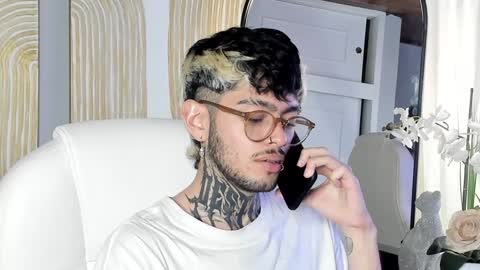 Snapshot of mihailleroy chatting on 12/31/24, 02:29 MIHAIL LEROY finally independent model online show from 12/31/24, 02:29