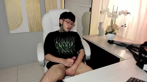 Snapshot of mihailleroy chatting on 01/11/25, 01:48 MIHAIL LEROY finally independent model online show from 01/11/25, 01:48