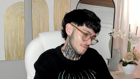 Snapshot of mihailleroy chatting on 01/21/25, 11:24 MIHAIL LEROY finally independent model online show from 01/21/25, 11:24