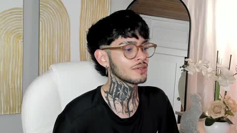 Snapshot of mihailleroy chatting on 01/23/25, 11:47 MIHAIL LEROY finally independent model online show from 01/23/25, 11:47