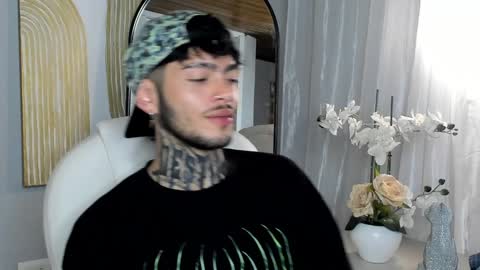 Snapshot of mihailleroy chatting on 01/29/25, 12:01 MIHAIL LEROY finally independent model online show from 01/29/25, 12:01