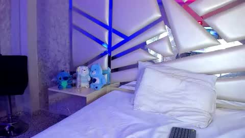 MIA 3 online show from 11/01/25, 04:25