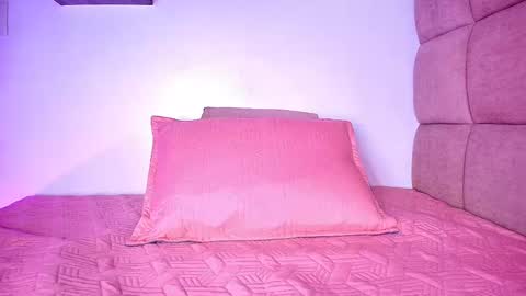 Mia  online show from 09/20/25, 11:55