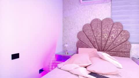 Snapshot of miia_01_ chatting on 11/26/25, 11:55 Mia online show from 11/26/25, 11:55