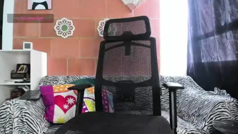 Snapshot of miia_lovve chatting on 05/05/26, 07:00 miia_lovve online show from 05/05/26, 07:00