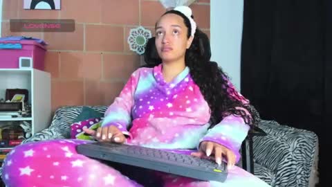 Snapshot of miia_lovve chatting on 05/20/26, 09:04 miia_lovve online show from 05/20/26, 09:04