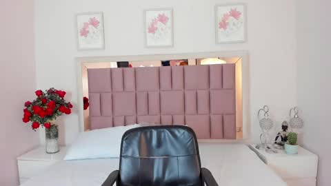 Snapshot of miia_palmerr chatting on 01/17/25, 01:47 Mia  online show from 01/17/25, 01:47