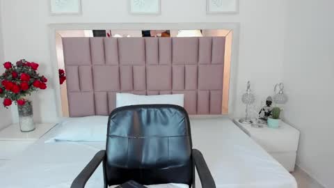 Snapshot of miia_palmerr chatting on 01/21/25, 04:32 Mia  online show from 01/21/25, 04:32