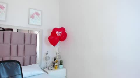 Snapshot of miia_palmerr chatting on 02/14/25, 09:10 Mia  online show from 02/14/25, 09:10