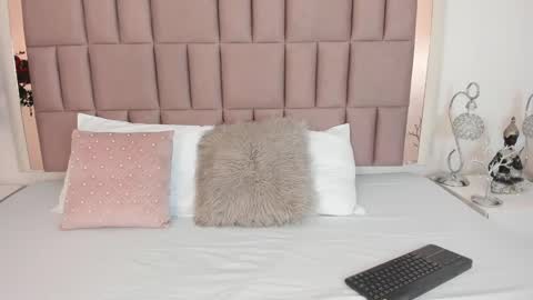 Snapshot of miia_palmerr chatting on 02/19/25, 06:54 Mia  online show from 02/19/25, 06:54