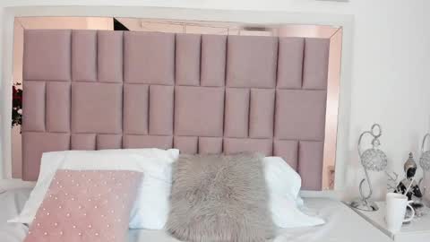 Snapshot of miia_palmerr chatting on 02/24/25, 10:03 Mia  online show from 02/24/25, 10:03