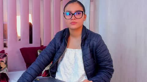 Snapshot of miia_palmerr chatting on 09/16/25, 09:32 Mia  online show from 09/16/25, 09:32