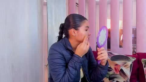 Snapshot of miia_palmerr chatting on 09/17/25, 09:33 Mia  online show from 09/17/25, 09:33