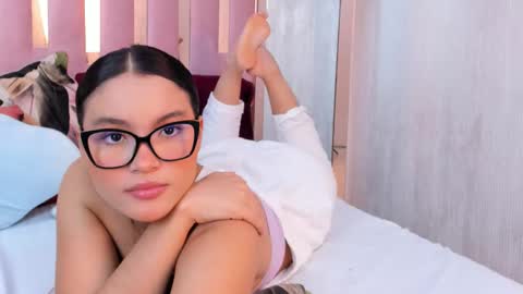 Snapshot of miia_palmerr chatting on 10/01/25, 10:21 Mia  online show from 10/01/25, 10:21