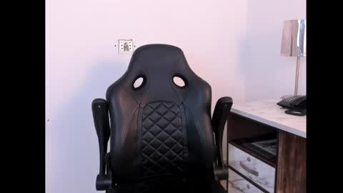 Snapshot of miia_palmerr chatting on 10/06/25, 10:23 Mia  online show from 10/06/25, 10:23