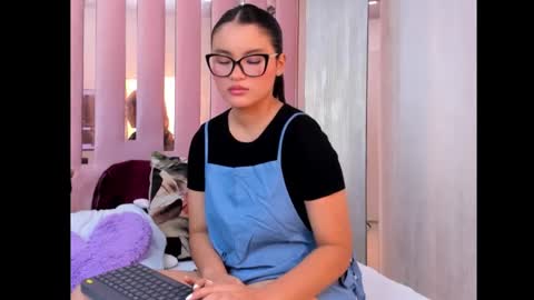 Snapshot of miia_palmerr chatting on 10/11/25, 10:47 Mia  online show from 10/11/25, 10:47