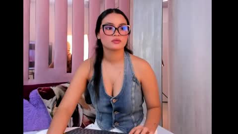 Snapshot of miia_palmerr chatting on 10/13/25, 11:10 Mia  online show from 10/13/25, 11:10