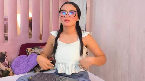 Snapshot of miia_palmerr chatting on 10/14/25, 10:38 Mia  online show from 10/14/25, 10:38