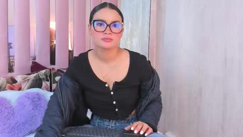 Snapshot of miia_palmerr chatting on 10/16/25, 10:27 Mia  online show from 10/16/25, 10:27