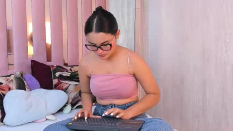 Snapshot of miia_palmerr chatting on 10/17/25, 10:29 Mia  online show from 10/17/25, 10:29