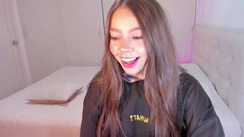 miia_rose12 online show from 09/17/25, 11:06