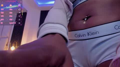 Miia Schwarz  online show from 11/23/25, 11:21