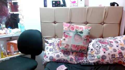 miia online show from 02/12/25, 08:18
