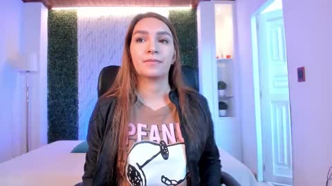 Miia 3 online show from 10/09/25, 12:03