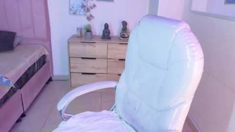 Snapshot of miia_thompson_1 chatting on 06/02/26, 09:28 M I I A online show from 06/02/26, 09:28