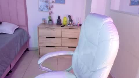 M I I A     online show from 06/20/26, 10:34