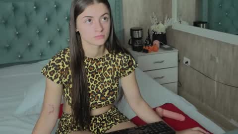 Snapshot of miia_velvett chatting on 04/27/26, 05:44 miia_velvett online show from 04/27/26, 05:44