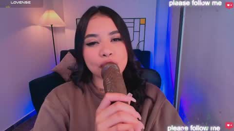 Snapshot of miiaa7_ chatting on 04/20/26, 01:25 Ma is my name I invite you to check out my wish list for my birthday online show from 04/20/26, 01:25