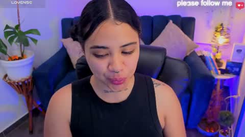 Snapshot of miiaa7_ chatting on 07/23/26, 05:33 Ma is my name I invite you to check out my wish list for my birthday online show from 07/23/26, 05:33