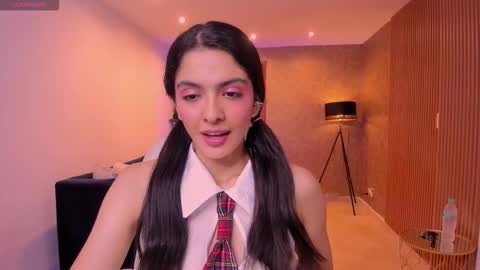 Mia online show from 10/21/25, 10:38