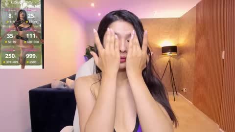 Snapshot of miiaa_evans chatting on 11/11/25, 11:10 Mia online show from 11/11/25, 11:10