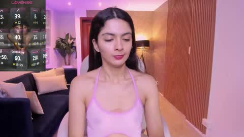 Snapshot of miiaa_evans chatting on 11/25/25, 11:10 Mia online show from 11/25/25, 11:10