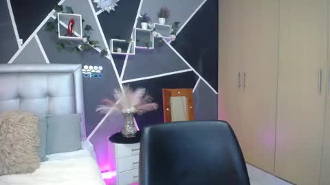 miiaa_k online show from 10/21/25, 01:01