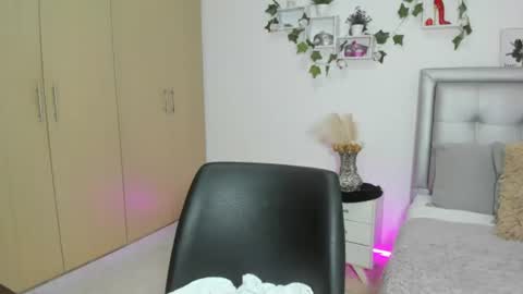 Snapshot of miiaa_k chatting on 06/19/26, 11:25 miiaa_k online show from 06/19/26, 11:25