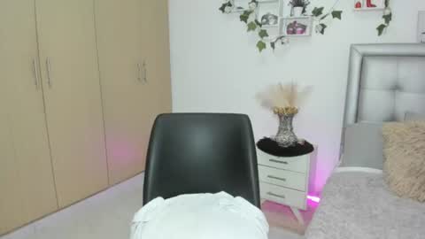 Snapshot of miiaa_k chatting on 07/01/26, 11:23 miiaa_k online show from 07/01/26, 11:23