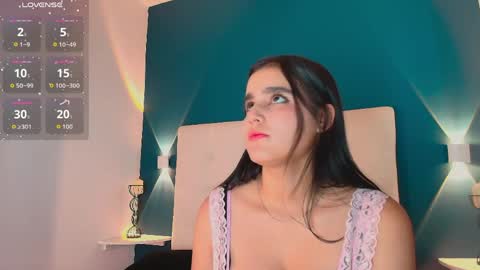 Snapshot of miiacarter_ chatting on 04/08/26, 11:43 MIA online show from 04/08/26, 11:43
