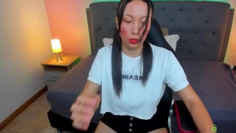 Mia online show from 09/18/25, 02:30