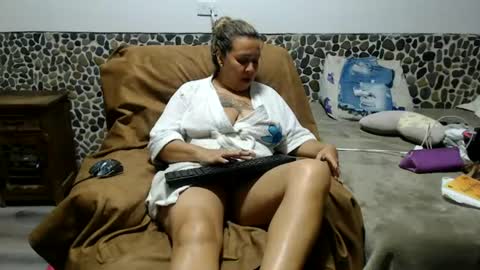 Snapshot of miilu74 chatting on 06/19/26, 03:00 Miilu74 online show from 06/19/26, 03:00