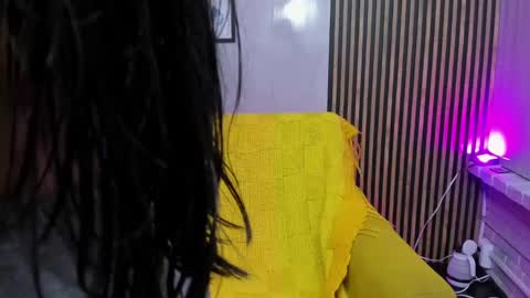 Snapshot of miilu__1 chatting on 11/16/25, 03:45 miilu online show from 11/16/25, 03:45