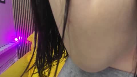 Snapshot of miilu__1 chatting on 11/21/25, 04:00 miilu online show from 11/21/25, 04:00