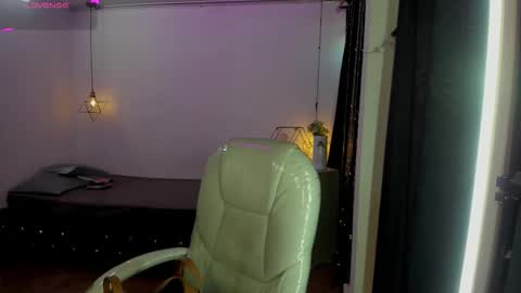 miiss_greyy online show from 09/21/25, 12:07