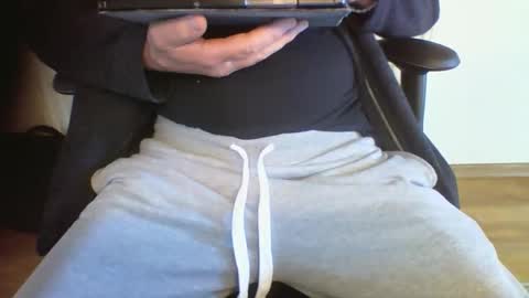 Snapshot of mik116 chatting on 09/22/25, 10:28 mik online show from 09/22/25, 10:28