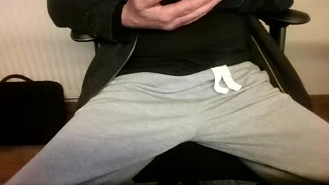 Snapshot of mik116 chatting on 10/27/25, 11:47 mik online show from 10/27/25, 11:47