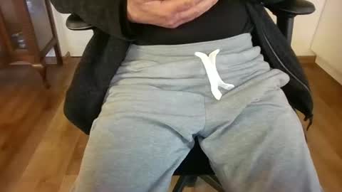 Snapshot of mik116 chatting on 11/10/25, 11:31 mik online show from 11/10/25, 11:31