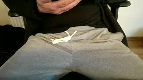 Snapshot of mik116 chatting on 11/12/25, 09:53 mik online show from 11/12/25, 09:53