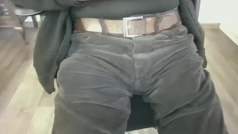 Snapshot of mik116 chatting on 11/27/25, 11:12 mik online show from 11/27/25, 11:12